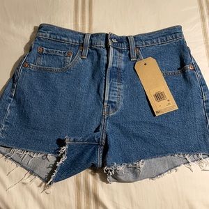 Women Levi’s shorts!